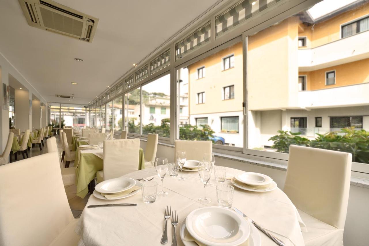 Hotel Ristorante La Marina Mhotelsgroup San Bartolomeo Al Mare Buitenkant foto