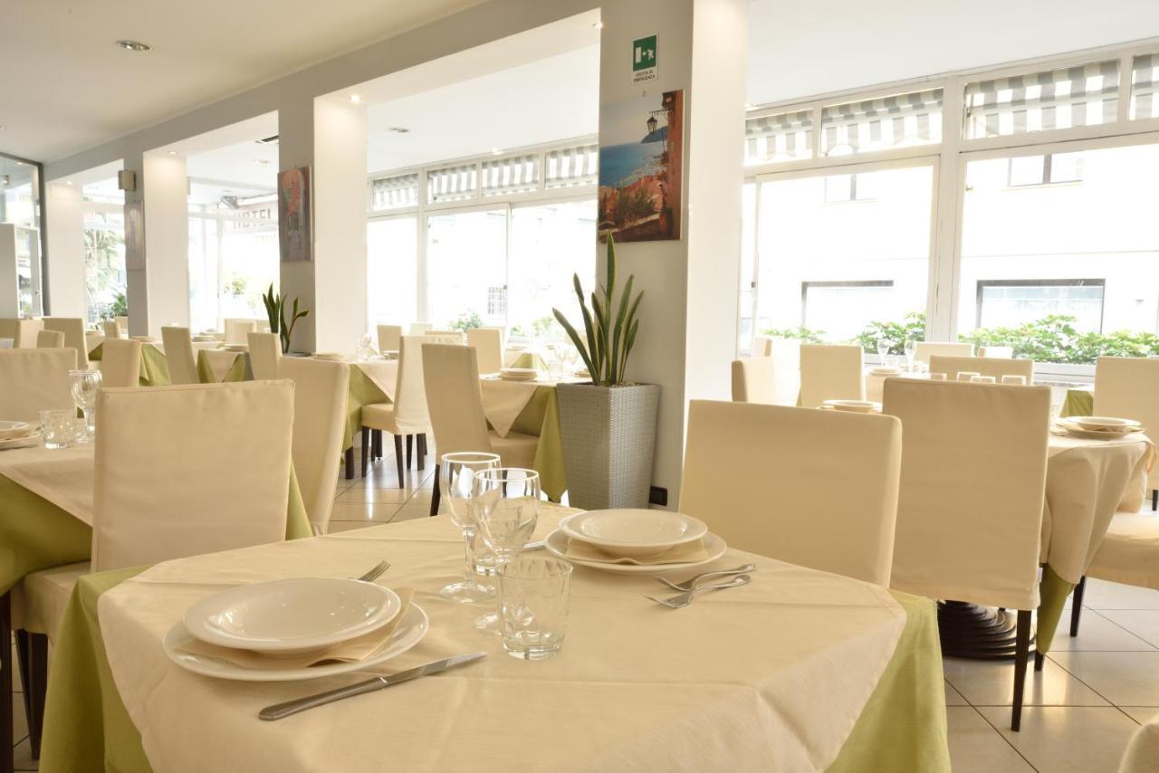 Hotel Ristorante La Marina Mhotelsgroup San Bartolomeo Al Mare Buitenkant foto