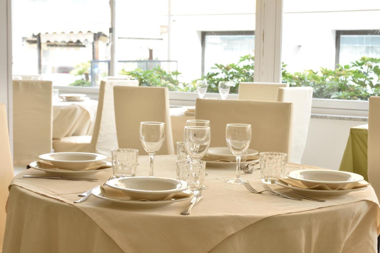 Hotel Ristorante La Marina Mhotelsgroup San Bartolomeo Al Mare Buitenkant foto