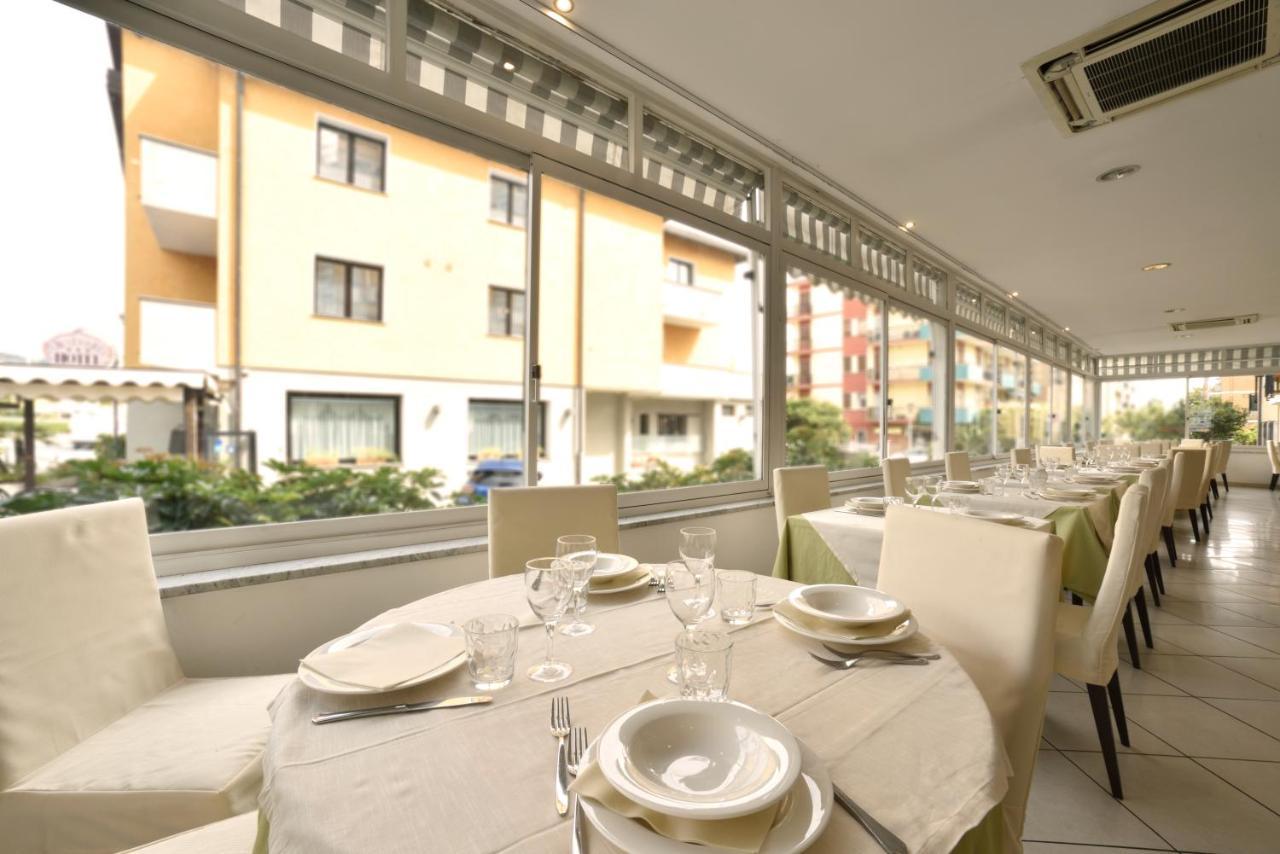 Hotel Ristorante La Marina Mhotelsgroup San Bartolomeo Al Mare Buitenkant foto