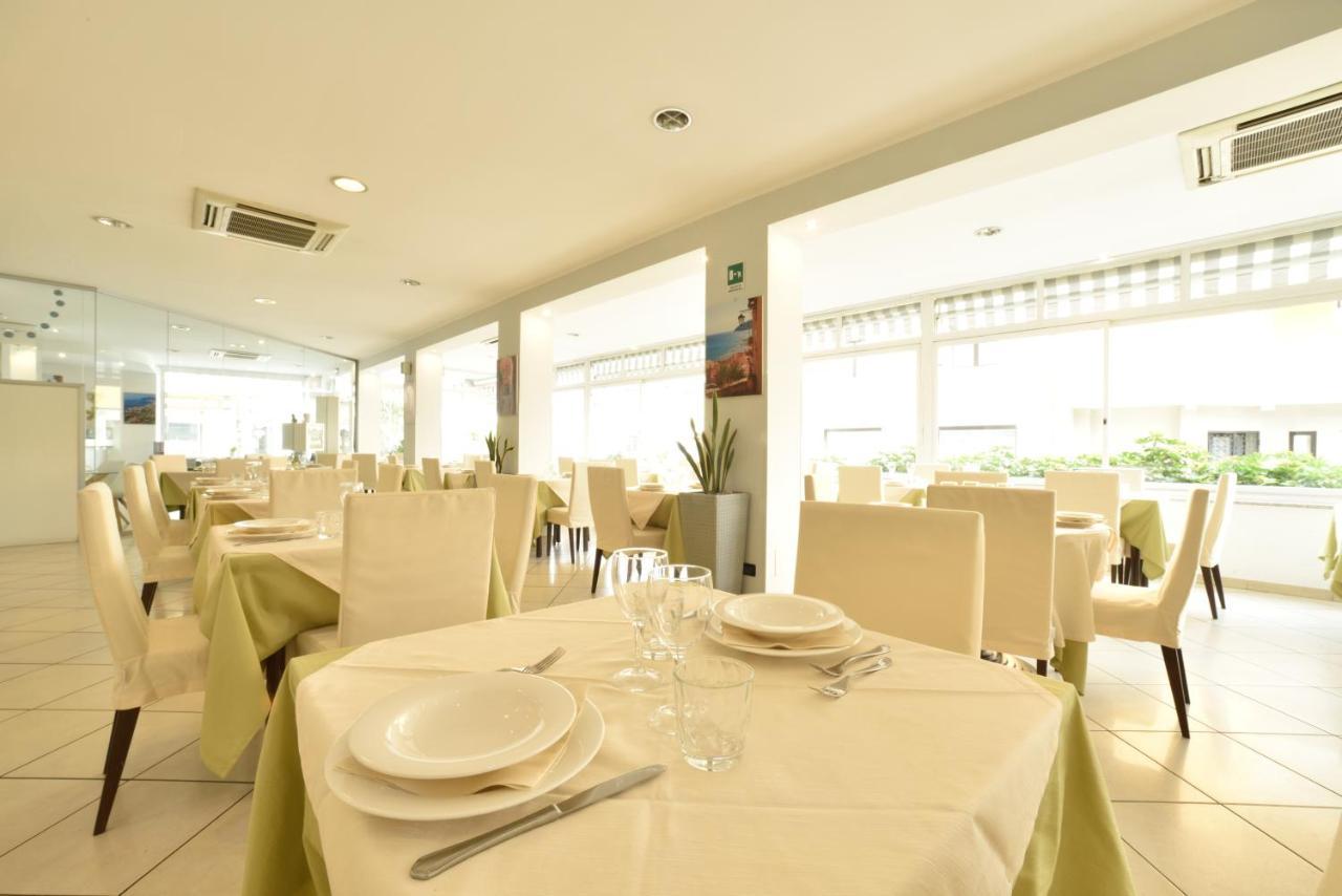 Hotel Ristorante La Marina Mhotelsgroup San Bartolomeo Al Mare Buitenkant foto