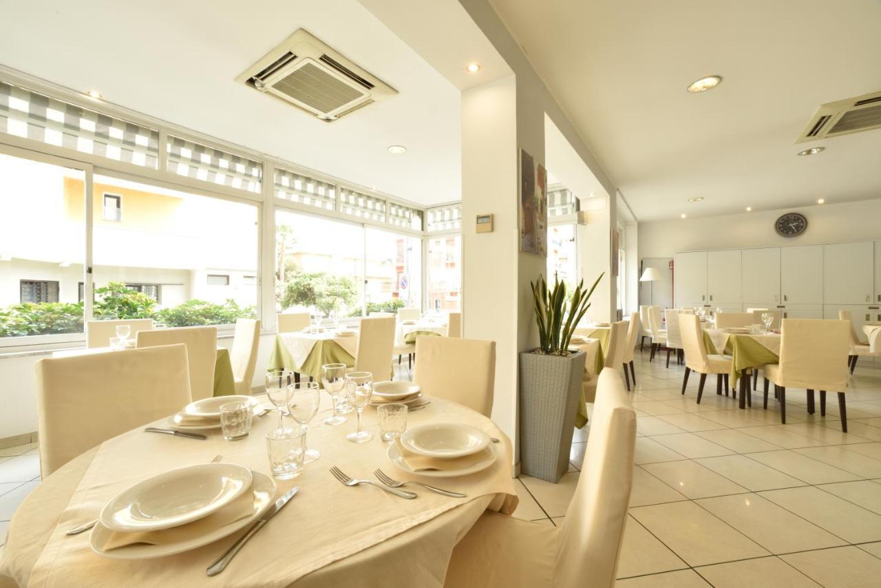 Hotel Ristorante La Marina Mhotelsgroup San Bartolomeo Al Mare Buitenkant foto