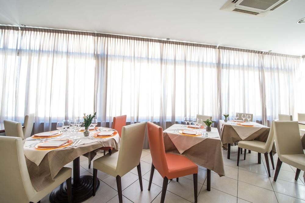 Hotel Ristorante La Marina Mhotelsgroup San Bartolomeo Al Mare Buitenkant foto